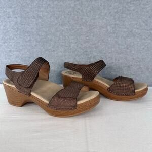 Dansko Women sz 40 Strap Sandals Brown & Gold Reptile Sandal Clog Wedge Comfort